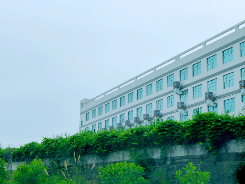 高速公路旁安裝的環(huán)?？照{(diào)-(2).jpg