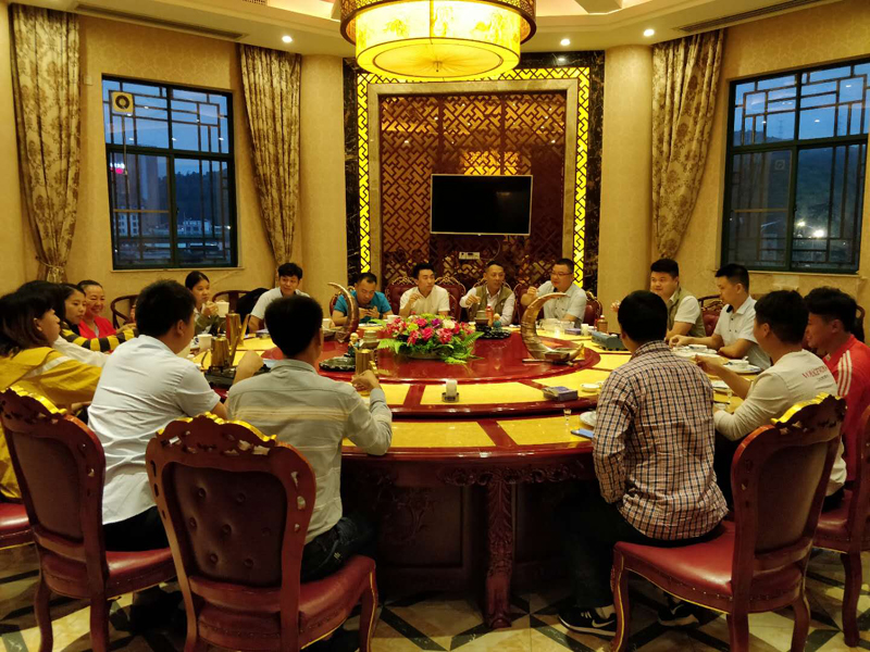 齊心協(xié)力，為公司的未來再創(chuàng)輝煌！